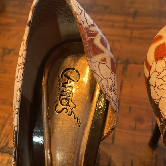 Carlos Santana D’Orsay Horsebit Buckle Floral Print Heels Tan Brown - Picture 6 of 8